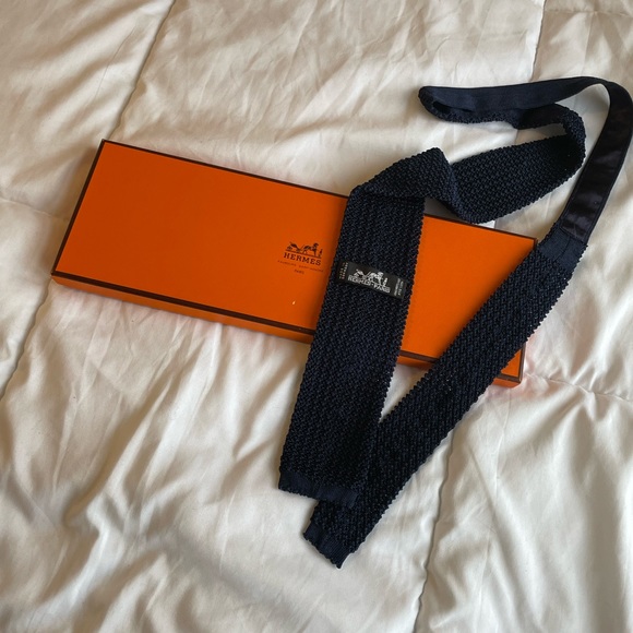 Beautiful Navy Blue Hermes Tie - Picture 1 of 8